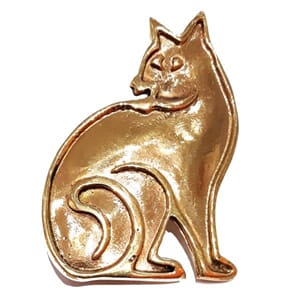 Brosje i bronse med kattemotiv