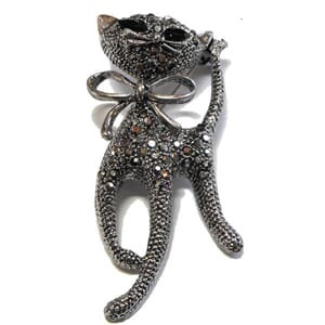 Brosje med kattemottiv