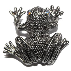 Brosje med froskemotiv