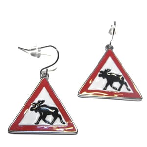 Øredobber med "fare for elg" skilt