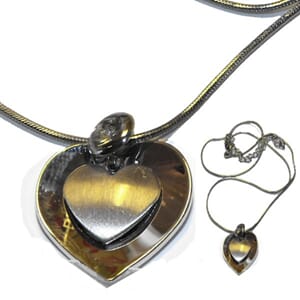 Halskjede med hjertemotiv
