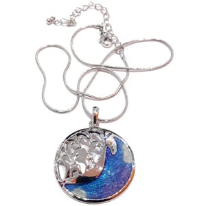 Halskjede med emaljeanheng