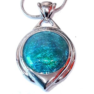 Halskjede med emaljeanheng