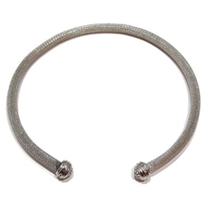 Halsklave i "strikket" metalltråd