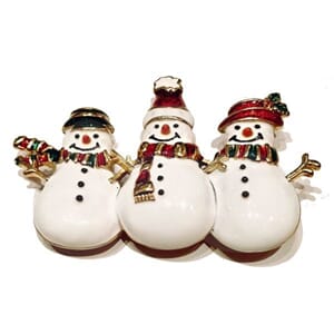 Brosje med snømann-motiv