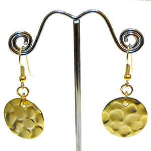 Øredobber med hamret gullplett