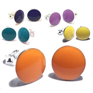 Ørestuds i sølv med emalje