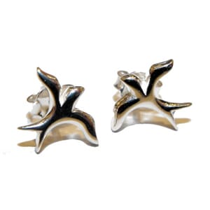 Ørestuds i sølv med duemotiv
