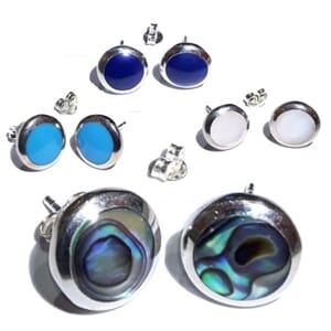 Ørestuds i sølv med natursten