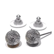 Ørestuds rett på øret