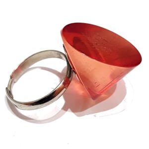 Åpen ring med plexiglasselement