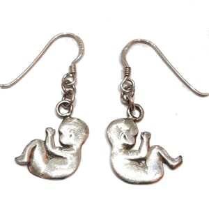 Øredobber i sølv med  babymotiv